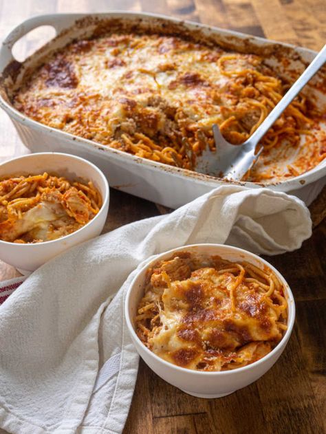 Dump And Bake Chicken Parmesan 12 Tomatoes, Dump And Bake Chicken, Dump And Bake, Baked Pasta Dishes, Bake Chicken, Stuffing Casserole, Dump Meals, Bake Recipes, Baked Chicken Parmesan