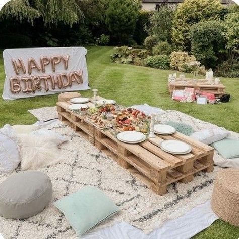 Picnic Party Decorations, 15th Birthday Party Ideas, Backyard Dinner Party, Backyard Birthday Parties, Picnic Birthday Party, Birthday Picnic, Picnic Theme, Backyard Birthday, Picnic Inspiration