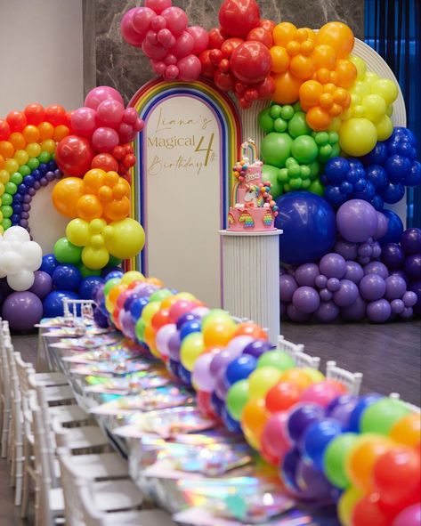 How perfect are the rainbow balloons! Rainbow Balloon Decorations For Birthday, Baloon Garland, Toy Story Decorations, Balloon Inspiration, Rainbow Balloon Arch, Balloon Gifts, Rainbow Themed Birthday Party, Rainbow Backdrop, Rainbow First Birthday