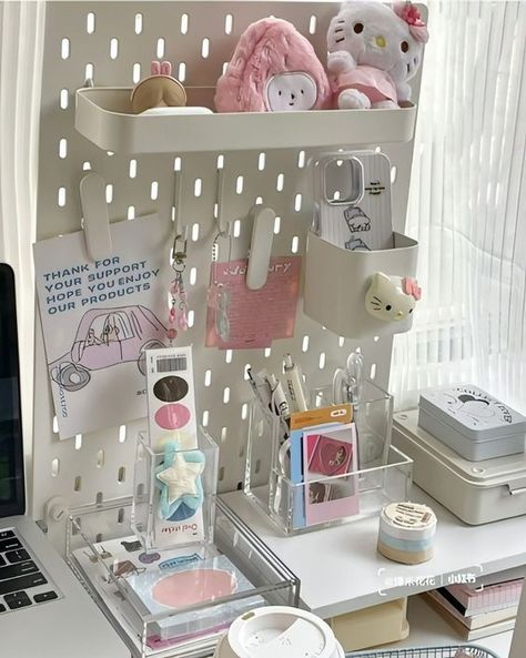 bangtan, bts aesthetic, bts, jungkook, taehyung, jimin, namjoon, yoongi, jin, hoseok, korean style, korean vibe, parisian, parisian style, decor, manifest, new year, 2024, 2024 trend, korean aesthetic, parisian aesthetic, kpop, kpop decor, kpop style, seventen Kawaii Desk Setup Ideas, Desk Wall Aesthetic, Desk Makeover Kpop, Desk Pegboard Ideas, Kpop Desk Ideas, Cute Desk Ideas, Peg Board Ideas, Pegboard Desk, Ikea Board