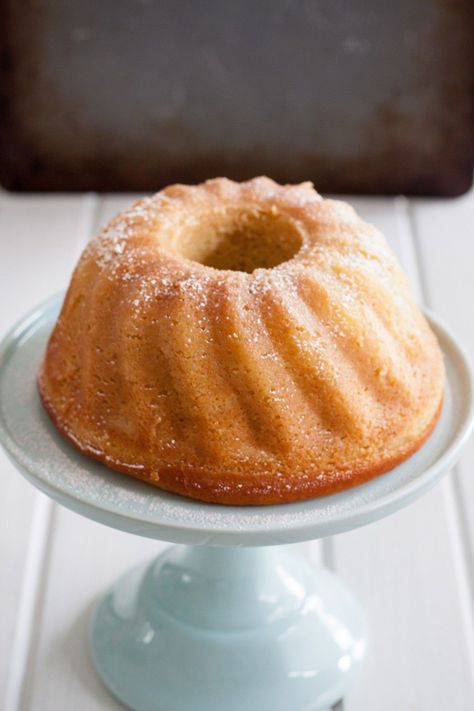 This is *better* than Tortuga Rum Cake. You can skip the pudding mix and still get a moist rum cake with the perfect amount of kick. Moist Rum Cake, Best Rum Cake Recipe, Rum Cake Recipe Easy, Tortuga Rum Cake, Rum Cake Recipe, Blueberry Cream Cheese, Peanut Butter Cake, Warm Cake, Rum Cake