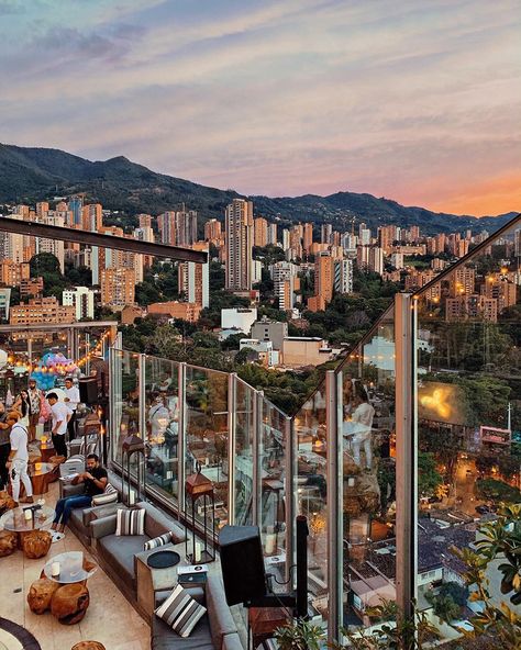 Medellin Nightlife, Medellin Colombia Aesthetic, Medellin Aesthetic, Columbia Medellin, Colombia Aesthetic, Hotel Rooftop, Hotel View, Trip To Colombia, Dream Vision Board