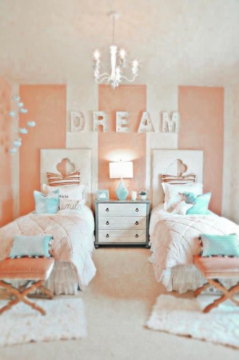 🤍 Basic Bed, Twin Girl Bedrooms, Baby Room Colors, Bilik Idaman, Striped Walls, Twin Beds, Dekorasi Kamar Tidur, Girl Bedroom Designs, Shared Bedrooms