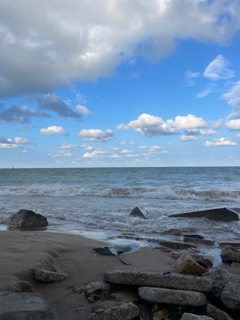 beach aesthetic, lake michigan, chicago, nature aesthetic, us beaches, lake beaches, illinois, midwest Michigan Road Trip Aesthetic, Up North Michigan Aesthetic, Lake Michigan Aesthetic, Illinois Aesthetic, Michigan Aesthetic, Aesthetic Lake, Ski Aesthetic, Going Abroad, Michigan Road Trip