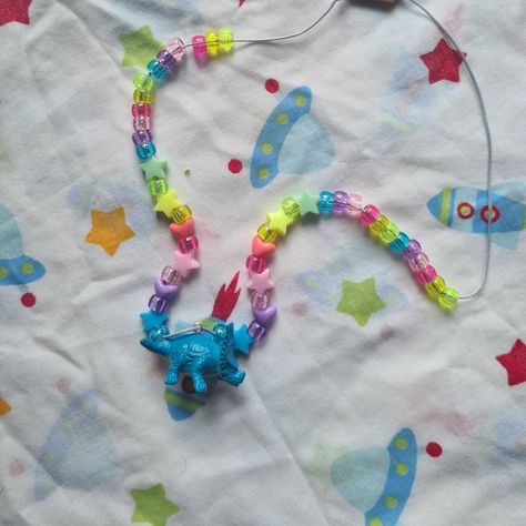 Dinosaur Necklace Diy, Kawaii Rainbow, Dinosaur Necklace, Star Beads, Rainbow Aesthetic, Rainbow Necklace, Necklace Diy, Diy Clothing, Cute Kawaii