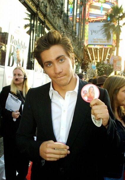 Jake Gyllenhaal, Bubble Boy premiere, 2001. #jakegyllenhaal #movies Jake Gyllenhaal Twink Era, Bubble Boy Jake Gyllenhaal, Jake Gyllenhaal 2000s, Young Jake Gyllenhaal, Taylor Swift Ex, Jake G, Bubble Boy, Scruffy Men, Donnie Darko