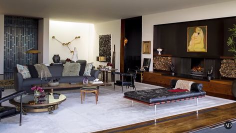 Jennifer Aniston House, Clements Design, Vogue Art, Arrange Furniture, House Styling, Walnut Bed, Small Fireplace, Celebrity Homes, Design Salon