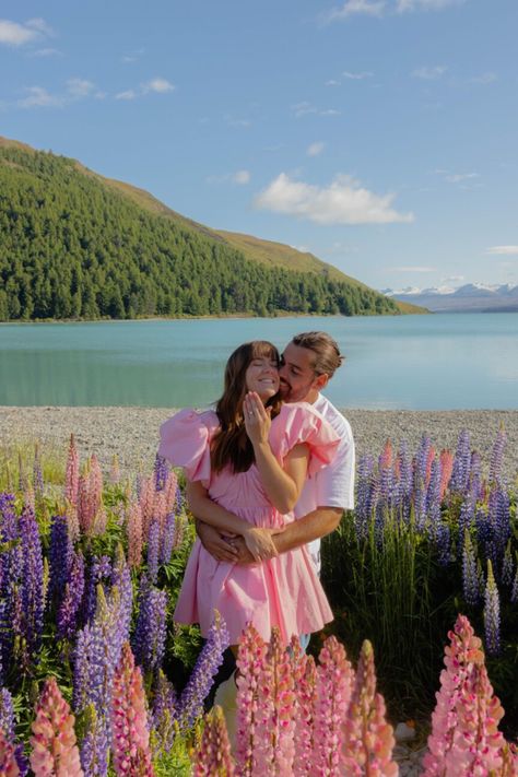 5 Dreamy Proposal Destinations in New Zealand to Begin Your Forever New Zealand Proposal, New Zealand Wedding Photography, New Zealand Prewedding, Proposal With Flowers, Lake Proposal Ideas, Proposal Set Up, Dreamy Proposal, Lake Tekapo New Zealand, Dream Proposal