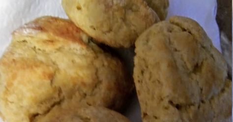 THESE FLUFFY HOMESTYLE BISCUITS ARE MADE WITH THE NUTTY FLAVOR OF EINKORN FLOUR AND WILL NEVER KNOW THEY ARE DAIRY FREE. Einkorn Drop Biscuits, Einkorn Biscuits, Camp Breakfast, Einkorn Bread, Bread Biscuits, Einkorn Recipes, Yummy Biscuits, Einkorn Flour, Flaky Biscuits