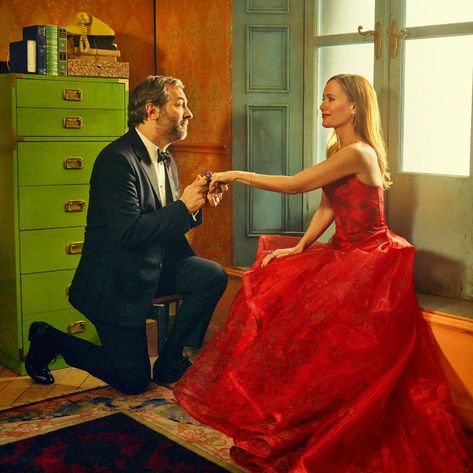 Mark Seliger’s 2018 Oscars Portrait Studio | Vanity Fair Kristen Bell And Dax, Red Carpet Couples, Glass House Wedding, Mark Seliger, Judd Apatow, Leslie Mann, Hollywood Couples, Wife And Kids, Studio Portraits