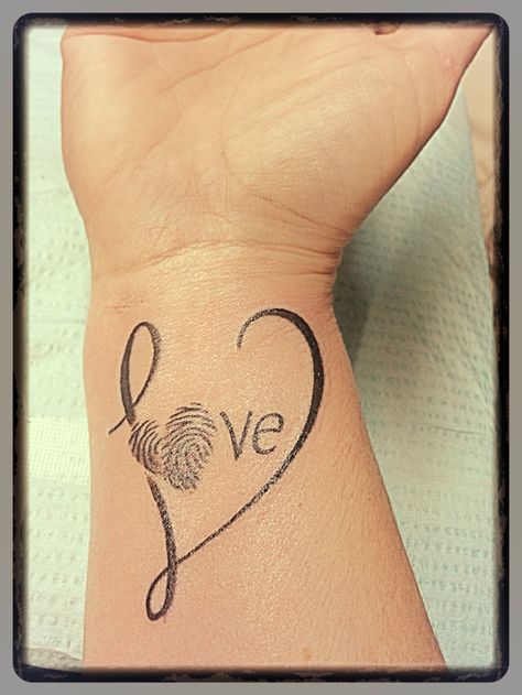 My tattoo - finally did it and love love love it ❤️ hubby's writing for the word itself and my boys thumb print heart - LOVE Thumbprint Tattoo, Fingerprint Heart Tattoos, Fingerprint Tattoos, Couples Tattoos, Mother Tattoos, Thumb Prints, Tattoo For Son, Infinity Tattoos, Shoulder Tattoos