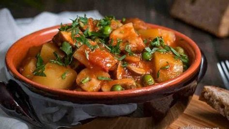 Mushroom and Potato Stew Recipe | DIY Joy Projects and Crafts Ideas Beef And Potato Stew, Recipe For Fall, Potato Stew, Diy Joy, Stewed Potatoes, Beef And Potatoes, Stew Recipe, Frozen Peas, Best Recipe