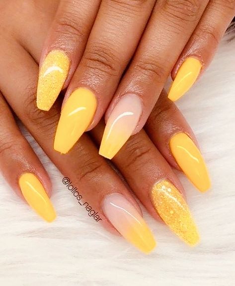 Acrylic Nails Yellow, Yellow Nail Art, Yellow Nails Design, Glitter Nails Acrylic, Nails Yellow, Summer Acrylic Nails, Nail Designs Glitter, Yellow Nails, Minimalist Nails