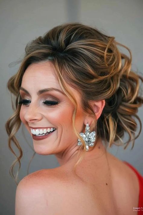 60 Most Beautiful Mother of the bride hairstyles - Latest & Trendy Nail Designs Wedding Hair Mother Of Bride, Mother Of The Bride Hair Short, Mother Of The Bride Hairdos, Mother Of The Groom Hairstyles, Mother Of The Bride Hairstyles, Bride Updo, Elegant Ponytail, Trendy Nail Designs, Mother Of The Bride Hair