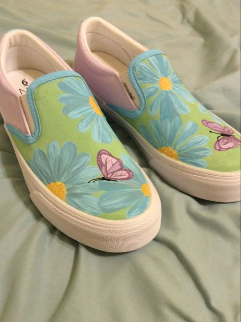 Painted Slip On Shoes, Shoe Painting Ideas Vans, Painted Vans Slip On, Canvas Shoes Diy, Doodle Shoes, Decorate Shoes, Vans Shoes Fashion, Painted Shoes Diy, Painted Canvas Shoes