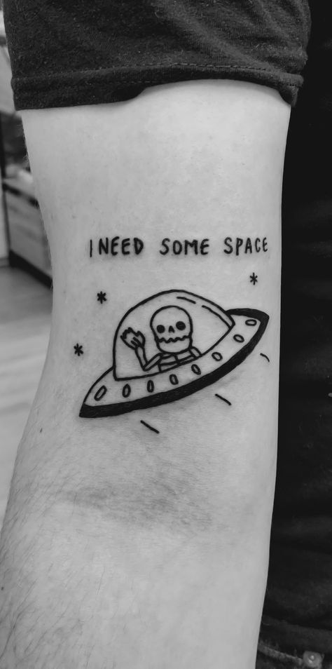 Cute Spaceship Tattoo, Funny Space Tattoo, Simple Space Tattoos Men, Space Tattoo Minimalist, Arson Tattoo, Trippy Alien Tattoo Ideas, Space Tattoos Men, Small Ufo Tattoo, Ufo Tattoo Simple