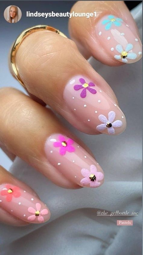 Fleur Fiesta Inspired Nails, Spring Nails French Tip With Flowers, Easy Flower Nails, Easter Nail Art Ideas, Nail Art Fleur, Easter Nails Easy, Easter Nail, Easter Nail Art, Gel Nail Art Designs