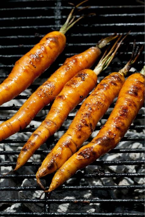 Bbq Carrots Recipe, Summer Carrot Recipe, Grilled Carrots Recipes, Grill Favorites, Kamado Recipes, Wfpb Meals, Dinner Veggies, Vegetarian Camping Recipes, Vegetables Grilled