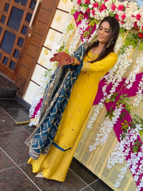 Haldi Drees Pic, Haldi Punjabi Suit, Yellow Punjabi Suit For Haldi, Yellow Punjabi Suit Party Wear, Yellow Plazo Suit For Haldi, Yellow Salwar Suit For Haldi, Yellow Kurti Color Combinations, Yellow Suit For Haldi Function, Yellow Suits Punjabi