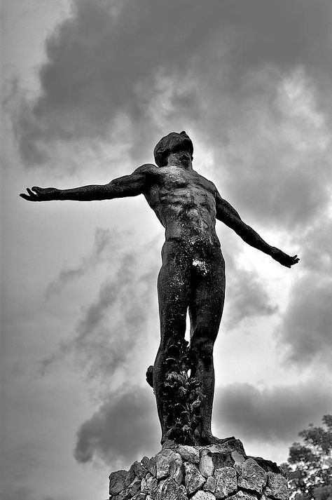 Guillermo Tolentino: The Oblation, ca. mid 1930s Up Oblation Statue, Oblation Up Diliman, Unibersidad Ng Pilipinas Aesthetic, Goals Board, Philippine History, Team Shirt Designs, Filipino Art, Posters Design, Dream School