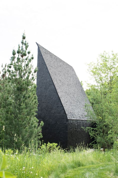 Writers Cabin, Thomas Phifer, Valley House, Black Building, Valley Cottage, Black Houses, Wood Facade, Timber Architecture, Wood Shingles