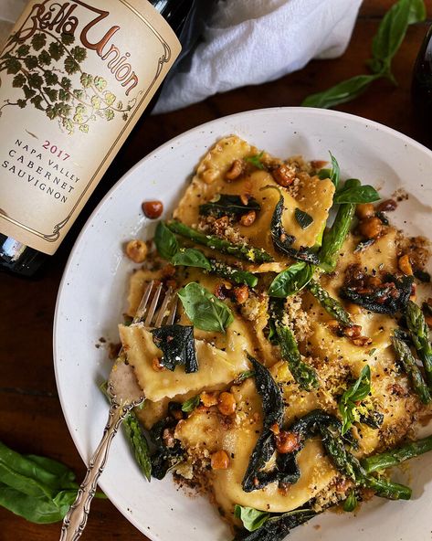 Ravioli With Asparagus, Brown Butter Sage, Jalapeno Popper Grilled Cheese, Fakeaway Recipes, Pasta Noodle Recipe, Butter Pasta, Asparagus Pasta, Weather Today, Italian Appetizers