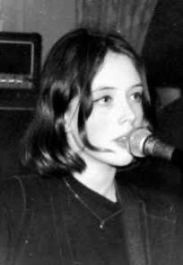 Rachel Goswell, Person Icons, Angry Girl, Selena Gomez Cute, Girls Music, Indie Rock, Grunge Aesthetic, Style Icons, Cool Girl