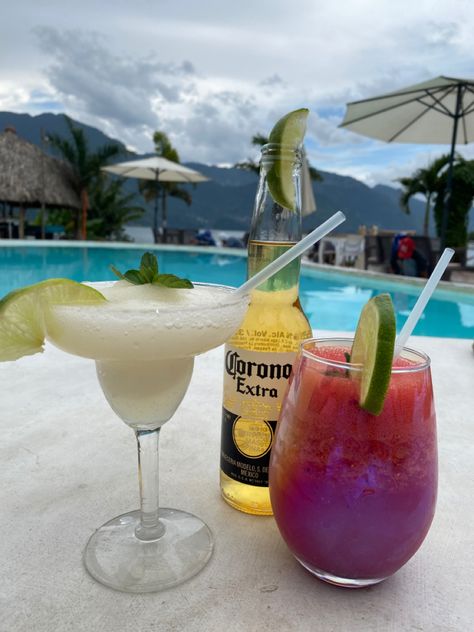 Pool And Drinks Aesthetic, Hotel Pool Aesthetic, Pool Day Aesthetic, Vacation Drinks, Drinks By The Pool, Pool Drinks, Pool Aesthetic, Travel Drinks, Vacation Meals