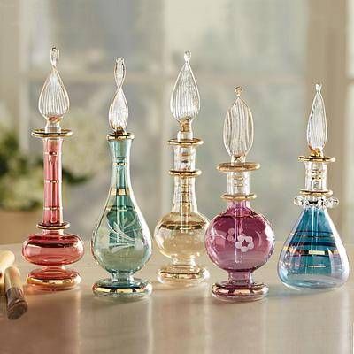 Egypt Souvenirs, Egyptian Perfume Bottles, Koleksi Parfum, Glass Perfume Bottles, Pretty Perfume Bottles, Jasmine Rose, Beautiful Perfume Bottle, Perfume Store, Antique Perfume Bottles