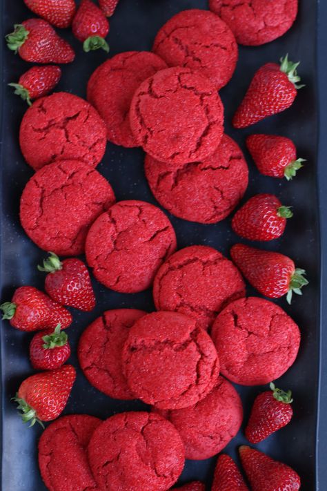 Strawberry Sugar Cookies, Strawberry Sugar, Yummy Sugar Cookies, Chewy Sugar Cookies, Berry Color, Cheesecake Cookies, Buttery Cookies, Cute Baking, Fresh Strawberries