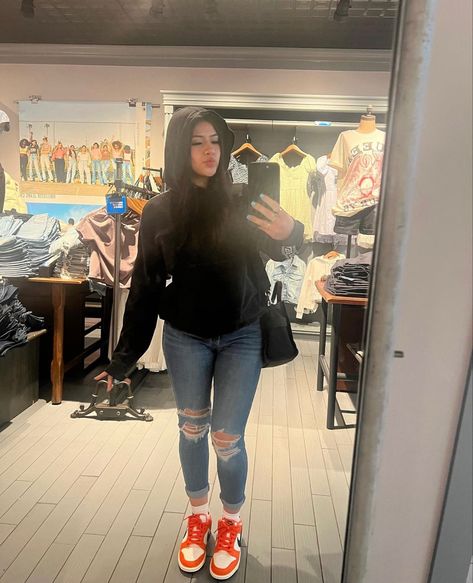 Ovo Hoodie Outfit, Jeans Jordans Outfit, Black Hoodie And Jeans Outfit, Grey Ripped Jeans Outfit, Ripped Jeans Outfit Winter, Hoodie And Jeans Outfit, Mirror Pic Black, Casual Athletic Outfits, Grey Nike Jacket