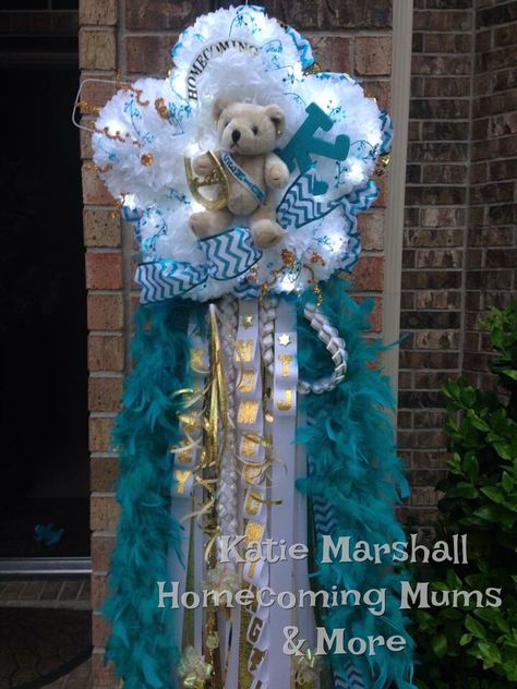 Senior mum in white, teal and gold. www.facebook.com/txhomecoming Montgomery/Conroe, TX Katie Marshall-Homecoming Mums & More Lei Ideas, Texas Mums, Ribbon Award, Senior Mums, Homecoming Mums Senior, Texas Homecoming Mums, Homecoming Corsage, Mum Ideas, Homecoming Spirit