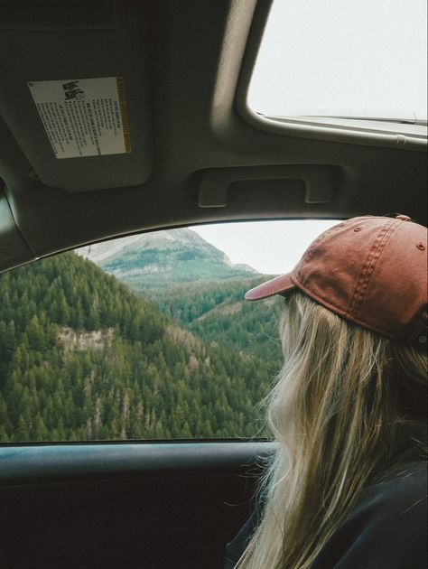 Adventure Lifestyle Aesthetic, Cute Road Trip Pictures, Oregon Picture Ideas, Hiking Photo Inspiration, Cute Camping Photos, Adventure Asethic, Camping Inspo Pics, Roadtrip Photo Ideas, Cabin Instagram Pictures