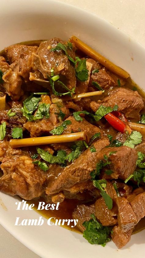 Lamb Curry Recipe https://resepmamiku.com/en/lamb-curry-katz__kitchen Curried Lamb Chops, Lamb Recipes Indian, Curry Ideas, Curry Lamb, Cooking Lamb, Lamb Curry Recipes, Curry Leaf, Slow Cooker Lamb, Garlic And Ginger