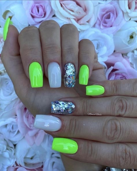 Bright Green Nails Designs, Neon Glitter Nails, Pink Bling Nails, Broken Nails, Super Cute Nails, Simple Acrylic Nails, Acrylic Nails Coffin Pink, Short Acrylic Nails Designs, Hot Nails