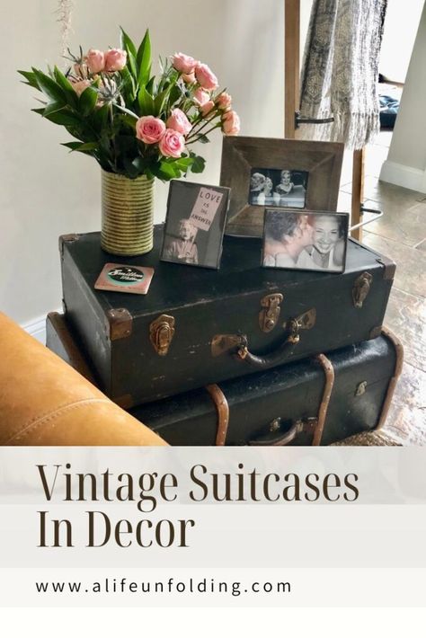 Decorating With Vintage Suitcases, Vintage Suitcases Decor, Decorating With Suitcases, Old Suitcase Ideas Repurposed, Vintage Suitcase Decor, Suitcase Decor, Old Suitcases, Vintage Suitcases, Vintage Suitcase