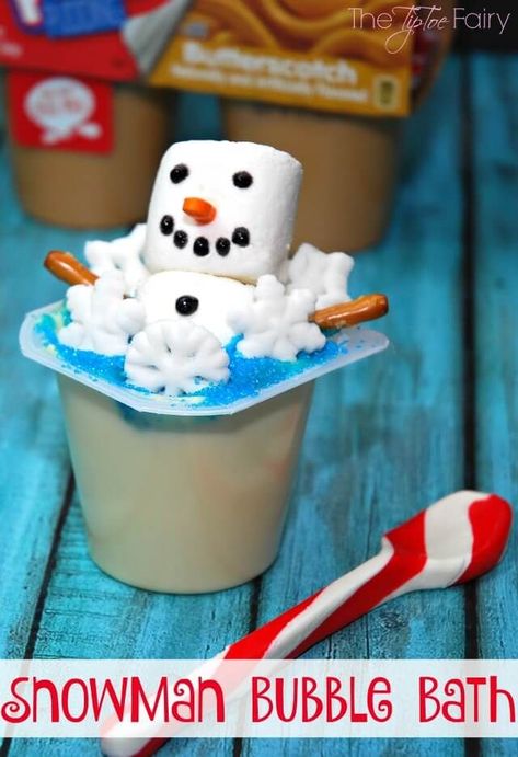 Make a Snowman Bubble Bath with pudding cups! This is the perfect activity for the kids school holiday party! They can make it and then eat it! Snack Pack Pudding, Classroom Snacks, Themed Snacks, School Holiday Party, Winter Party Themes, Winter Snack, Treats For Kids, Snack Pack, Make A Snowman