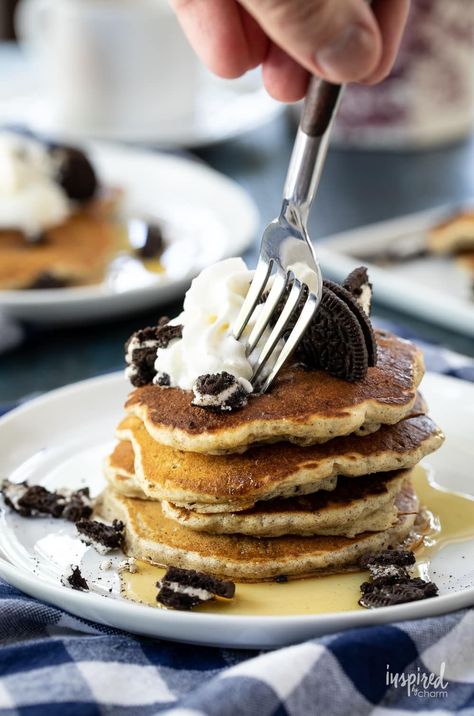 How to Make Oreo Pancakes #breakfast #recipe #oreo #cookiesandcream #pancakes #homemade #brunch #easy #cookiepancakes #cookie Oreo Pancakes Recipe, Pancakes Homemade, Oreo Pancakes, Breakfast Food Ideas, Homemade Brunch, Homemade Pancake Mix, Best Brunch Recipes, Pancakes Breakfast, Pancake Recipe Easy