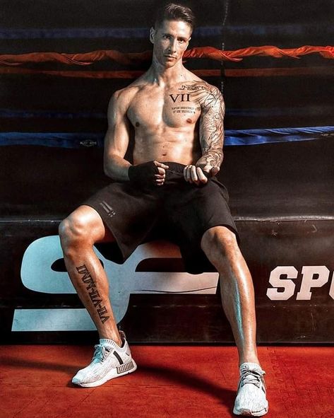 Athlete Tattoos Men, Athlete Tattoos, Pop Culture Tattoos, Culture Tattoos, Tattoos Men, Football Wallpaper, Athletic Men, Muscle Fitness, Attractive People