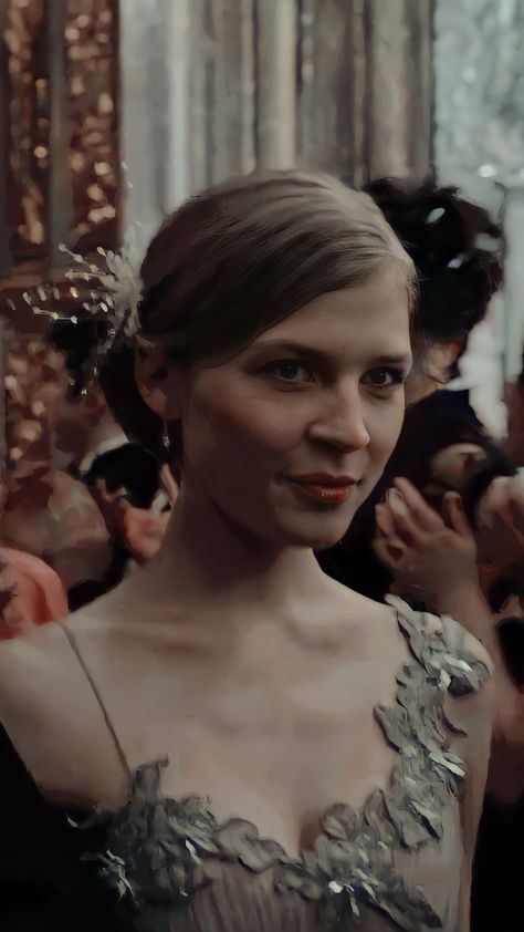 Fleur Delacour Yule Ball, Fleur Delacour Aesthetic, Dr Friends, Harry Potter Yule Ball, Clemence Poesy, Fleur Delacour, Harry Potter Girl, Harry Potter Background, Kate Walsh