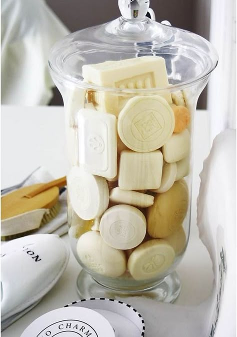 Diy Bathroom Storage Ideas, Hotel Soap, Săpunuri Handmade, Diy Bathroom Storage, Be Our Guest, Bathroom Spa, Design Hotel, Laundry In Bathroom, Apothecary Jars