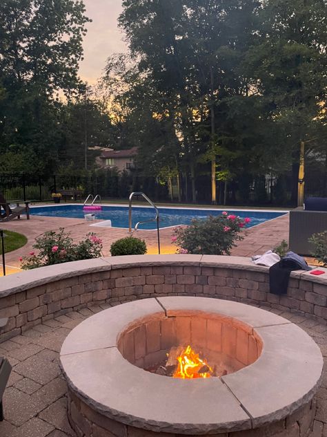 Fire Pit By Pool, Aesthetic Backyard Ideas, Outer Banks Beach House, Bonfire Aesthetic, Bonfire Ideas, Aesthetic Backyard, Pool Sunset, Backyard Aesthetic, Fire Sunset