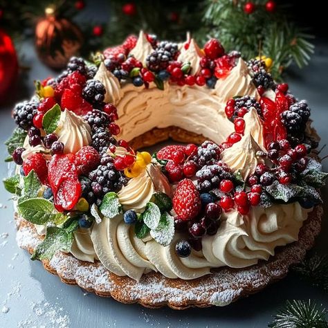 Meringue Wreath Christmas, Pavlova Christmas Wreath, Christmas Wreath Pavlova, Festive Pavlova, Pavlova Ideas, Wreath Pavlova, Feast Foods, Christmas Pavlova Wreath, Pavlova Wreath