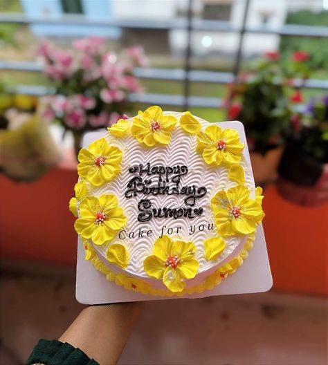 Birthday Cake For Mom, Bento Cakes, Chocolate Cake Designs, Icing Flowers, Flower Cakes, Simple Cake Designs, Cake Decorating Piping, Simple Cake, Cake Decorating Designs