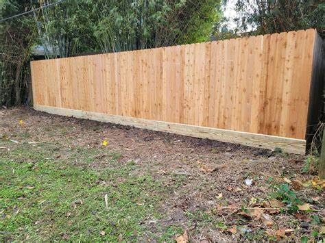 What is a rot board on a fence? Diy Fences, Shadow Box Fence, Stockade Fence, Fence Planning, House Fence, Trim Board, House Fence Design, Fence Designs, Privacy Fence Designs