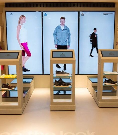 Adidas Videowall Interactive Screen, Interactive Retail, Digital Retail, Retail Technology, Retail Signage, Retail Inspiration, Kiosk Design, Retail Experience, Display Cases