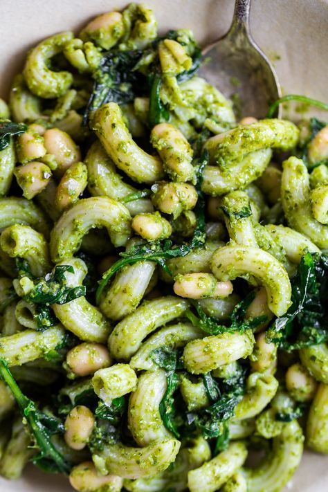 This Easy White Bean Pesto Pasta is made with four ingredients, in one-pan, and ready in about 15 minutes! This recipe is easily made gluten-free and vegan, and makes the perfect easy vegan dinner. Pesto White Bean, White Bean Pesto, White Bean Pasta, Pesto Uses, Salty Recipes, Italian Diet, Red Pesto, Pesto Pasta Recipes, Bean Pasta