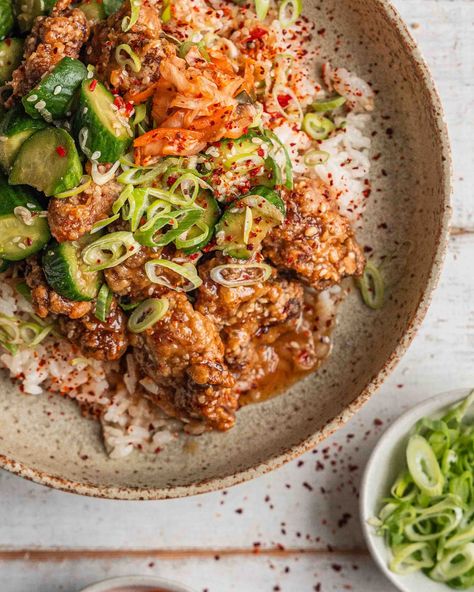 This recipe creates a delicious and satisfying Japanese-inspired bowl with crispy air fryer chicken karaage. Karaage Chicken, Chicken Karaage, Crispy Air Fryer Chicken, Asian Meals, Winter Meals, Miso Glaze, Quick And Easy Soup, Air Fried Chicken, International Food