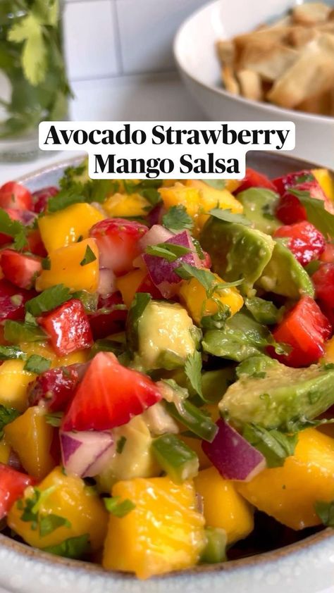 Pin on Summer Cool Downs Strawberry Mango Salsa, Tacos Fish, Salad Recipes Healthy Lunch, Mango Avocado Salsa, Mango Avocado, Fruit Salsa, Avocado Salsa, God Mat, Mango Salsa