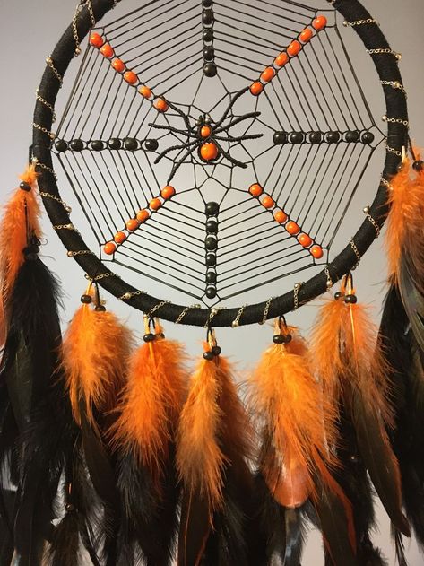 Halloween Dream Catcher, Fall Festival Crafts, Outdoor Fall Decorations, Dreamcatcher Ideas, Spider Web Wreath, Witchy Wall Decor, Wall Decor Outdoor, Turquoise Dream Catcher, Black Dream Catcher